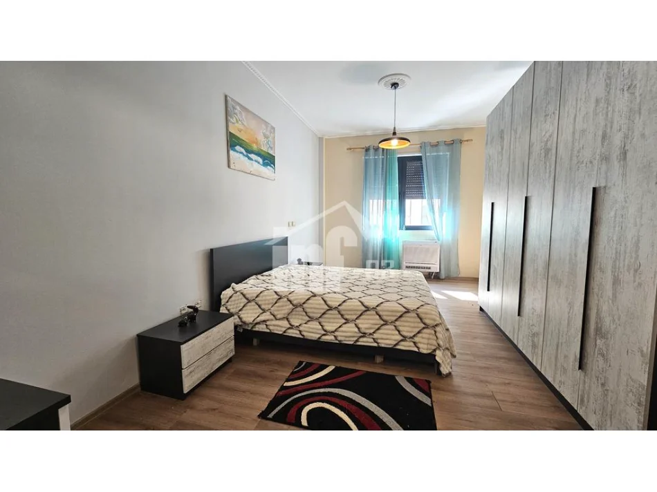 Tirane, jepet me qera apartament 2+1 Kati 3, 120 m² 1.200 € (TEK LIQENI I THATË)