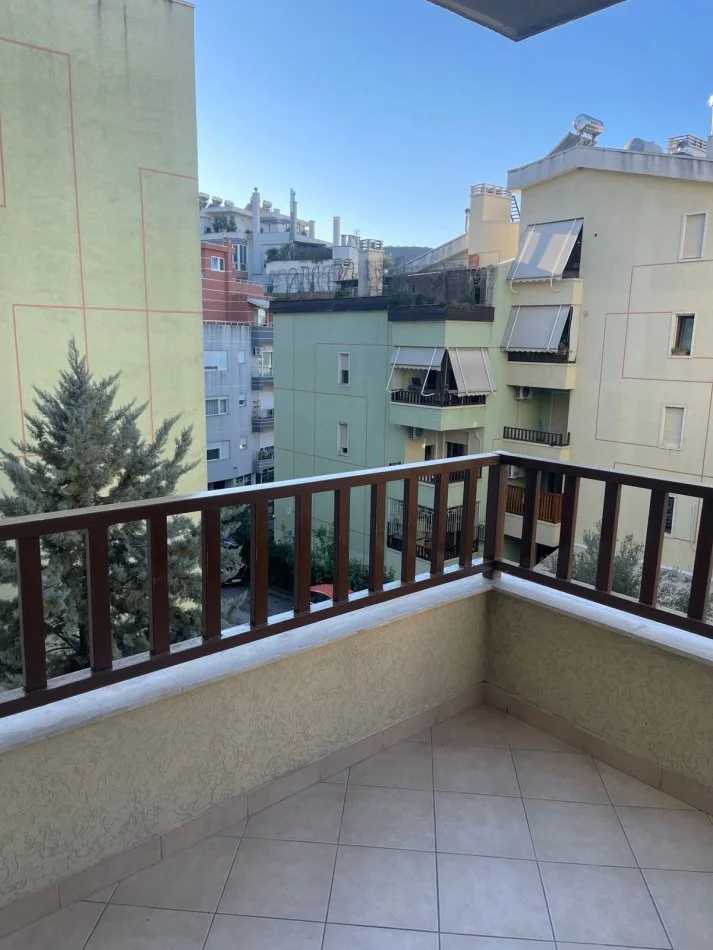Tirane, jepet me qera apartament 2+1+Ballkon Kati 2, 80 m² 450 € 