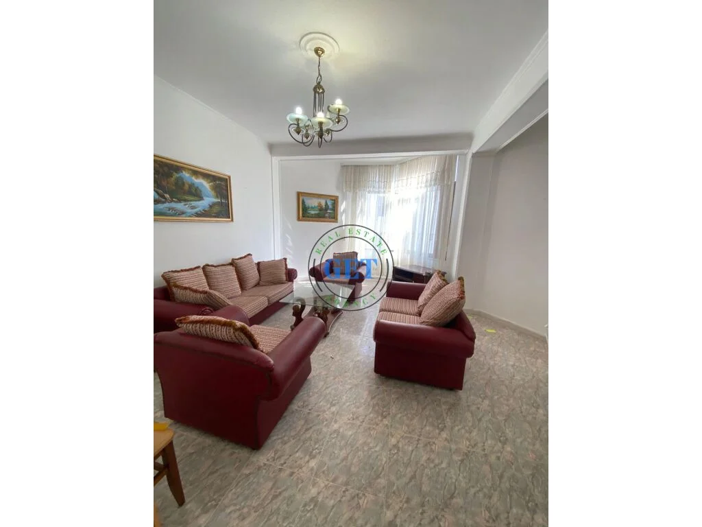 Shitet  Super Apartament 3+1+2 +2 Ballkone tek Rrota e Kuqe ne Plazh,Durres