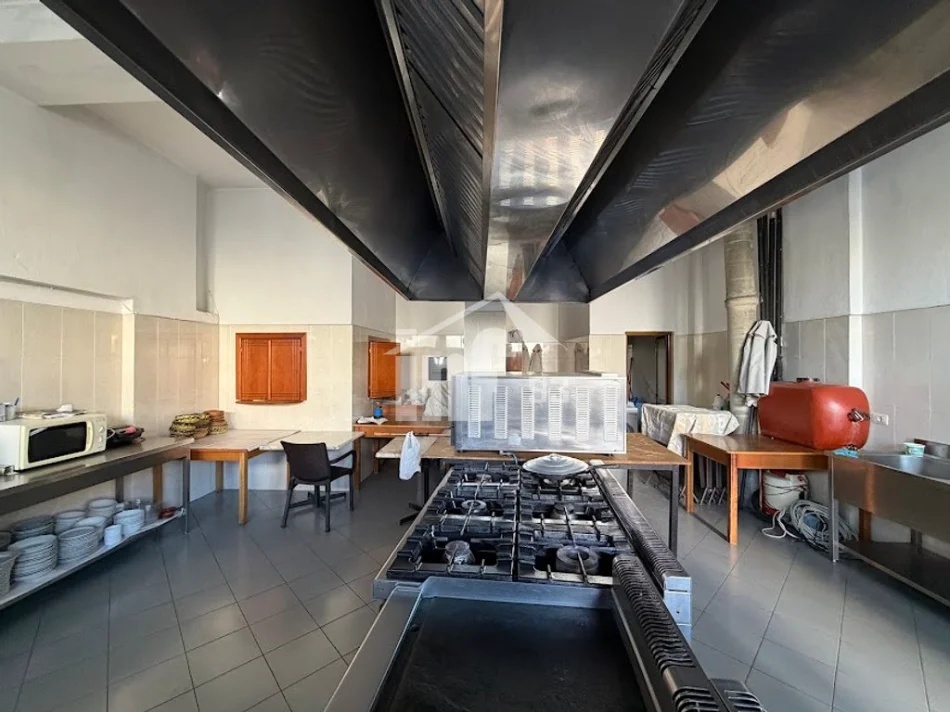 Durres, shitet hotel , 1.260 m² 1.300.000 € (NË PLAZHIN E DURRËSIT)