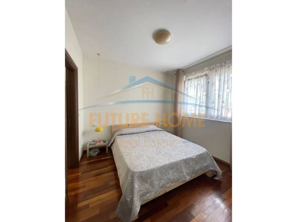 Tirane, jepet me qera apartament duplex 3+1+Ballkon Kati 4, 166 m² 1.000 € (Kodra E Diellit)