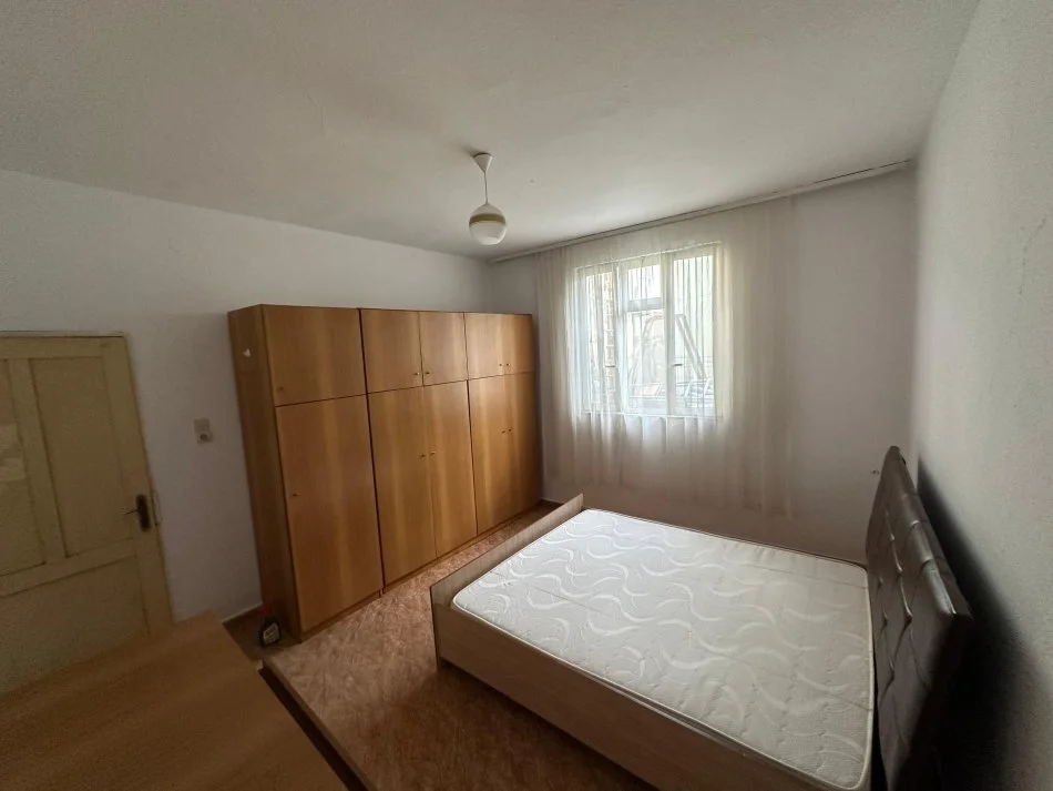 Tirane, jepet me qera apartament 1+1+Ballkon Kati 1, 78 m² (Zogu I Zi)