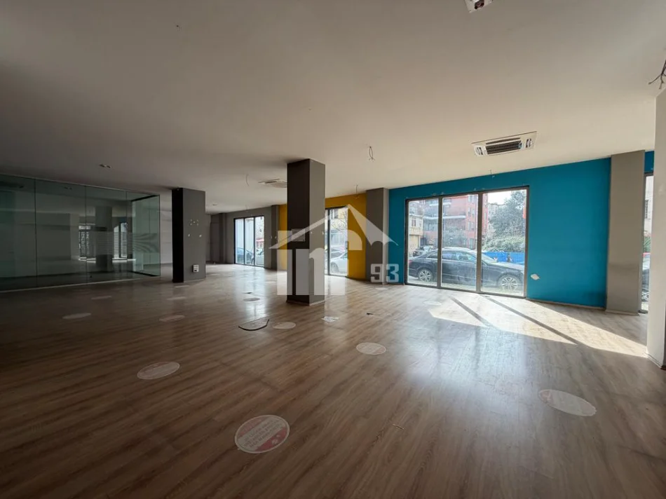 Tirane, shitet ambjent biznesi , 2.445 m² 3.677.500 € (PRANË TREGUT TË RI ELEKTRIK, TE “ALI DEMI”)