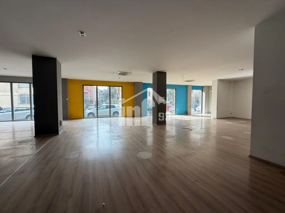 Tirane, shitet ambjent biznesi , 2.445 m² 3.677.500 € (PRANË TREGUT TË RI ELEKTRIK, TE “ALI DEMI”)