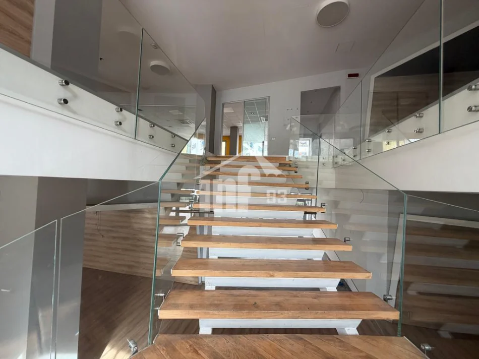 Tirane, shitet ambjent biznesi , 2.445 m² 3.677.500 € (PRANË TREGUT TË RI ELEKTRIK, TE “ALI DEMI”)