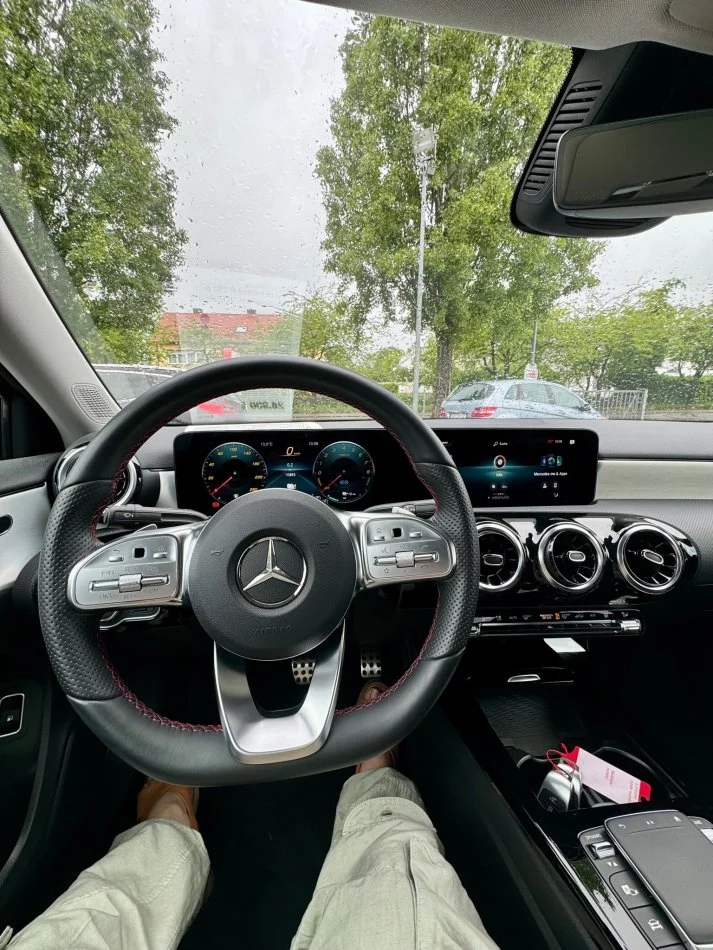 Durres, shes makine elektrike Mercedes Benz A250 E Limo Elektrike+benzin Elektrike, gri metalizato automatik Klima 10900 km 38,000 €