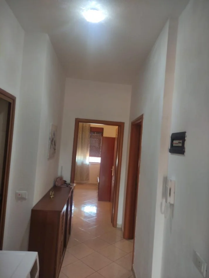 Tirane, jepet me qera apartament 2+1+Aneks+Ballkon Kati 3, 90 m² 600 € (Selvia)