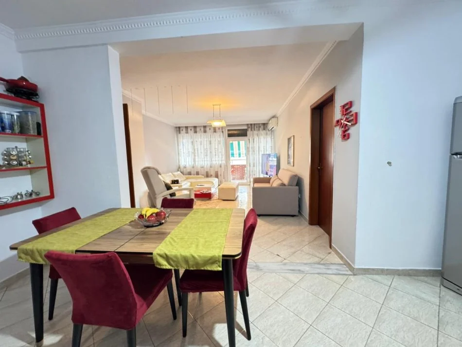 Tirane, jap me qera apartament 2+1+Ballkon Kati 2, 212 m² 250.000 € 