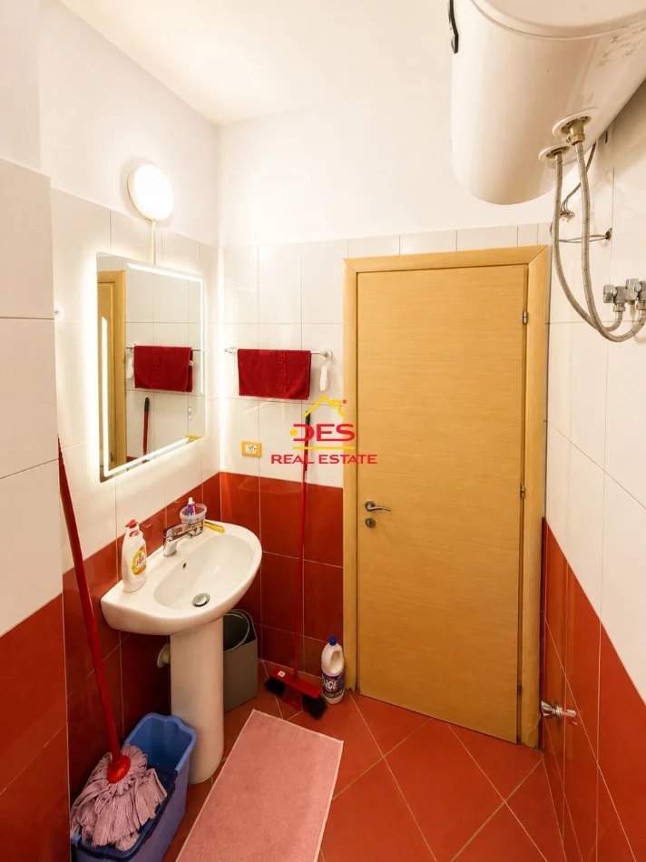 Vlore, shitet apartament 2+1+Ballkon Kati 4, 84 m² 136.000 € (Rruga Sulejman Delvina)