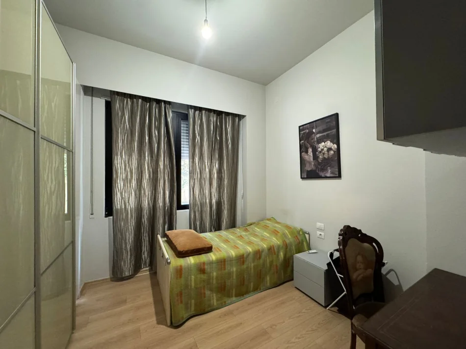 Tirane, shitet apartament 3+1+Ballkon Kati 1, 150 m² 320.000 € 