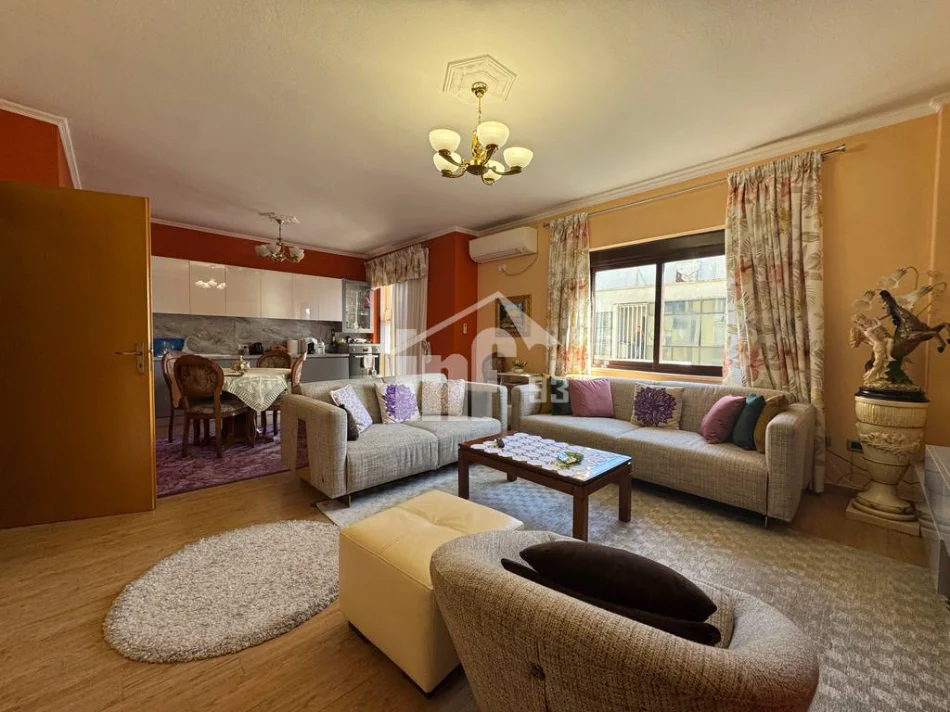 Tirane, shitet apartament 2+1+Ballkon Kati 5, 106 m² 220.000 € (PRANË MINISTRISË SË JASHTME)