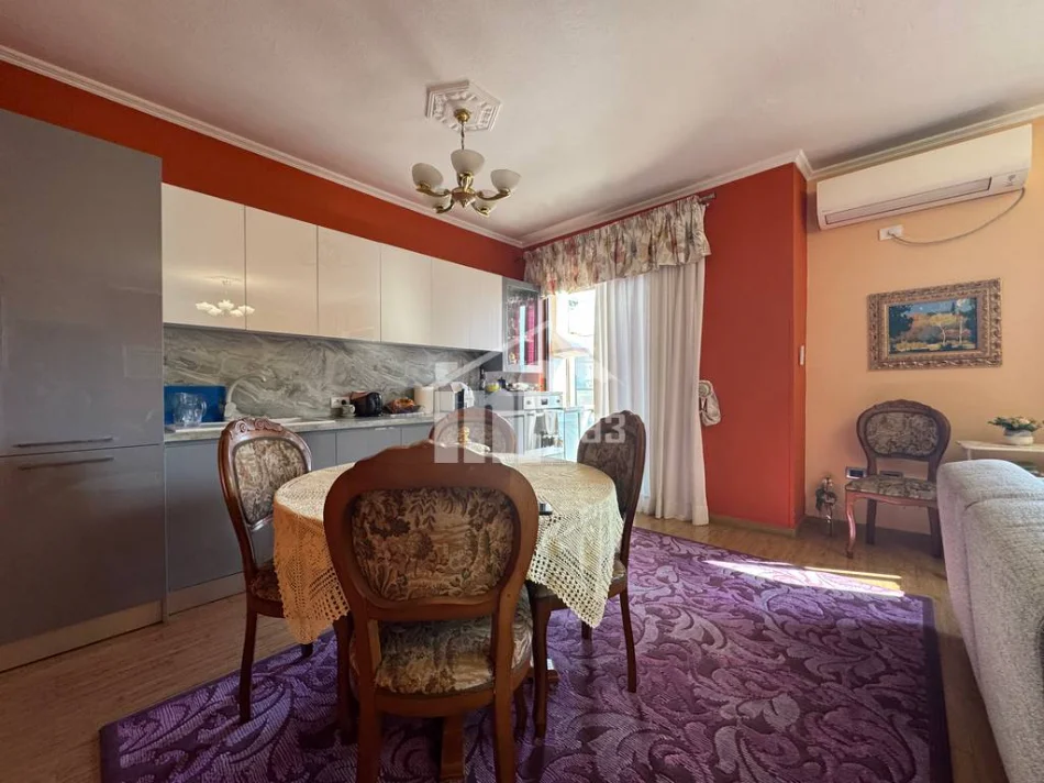 Tirane, shitet apartament 2+1+Ballkon Kati 5, 106 m² 220.000 € (PRANË MINISTRISË SË JASHTME)