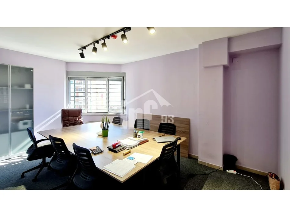 Tirane, jepet me qera ambjent biznesi Kati 4, 290 m² 2.900 € (NË RRUGËN E “DIBRËS” PRANË SELVISË)