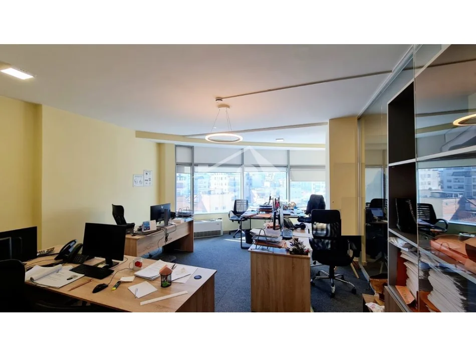 Tirane, jepet me qera ambjent biznesi Kati 4, 290 m² 2.900 € (NË RRUGËN E “DIBRËS” PRANË SELVISË)