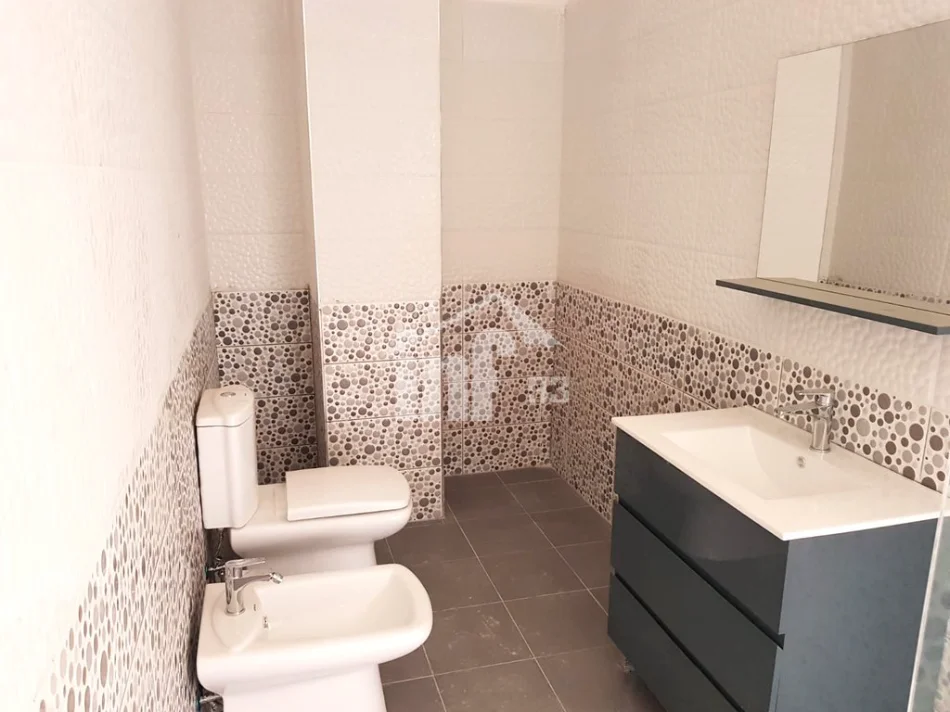 Tirane, shitet apartament 3+1 Kati 2, 211 m² 350.000 € (PRANË PARKUT TË LIQENIT)