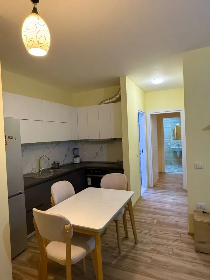 Tirane, jepet me qera apartament 2+1+Ballkon Kati 6, 87 m² 750 € (Fiori Di Bosco)