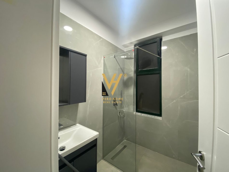 Tirane, jepet me qera apartament 1+1+Ballkon Kati 7, 60 m² 550 € (21 DHJETORI)