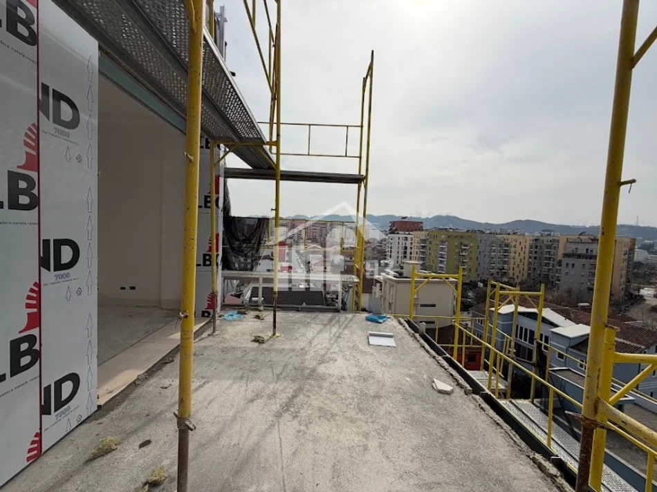 Tirane, shitet apartament 3+1 Kati 7, 176 m² 423.000 € (MBRAPA GLOBE, RRUGA E KAVAJËS)