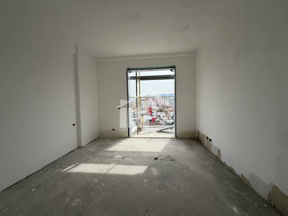 Tirane, shitet apartament 3+1 Kati 7, 176 m² 423.000 € (MBRAPA GLOBE, RRUGA E KAVAJËS)