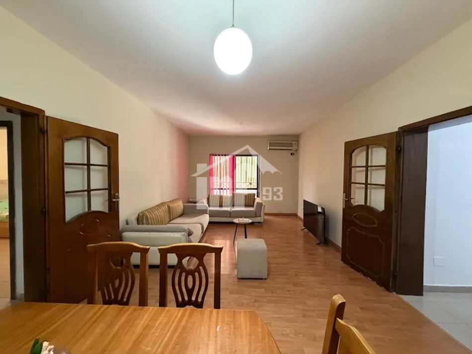 Tirane, shitet apartament 2+1+Ballkon Kati 3, 124 m² 340.000 € (PRANË QENDRËS)