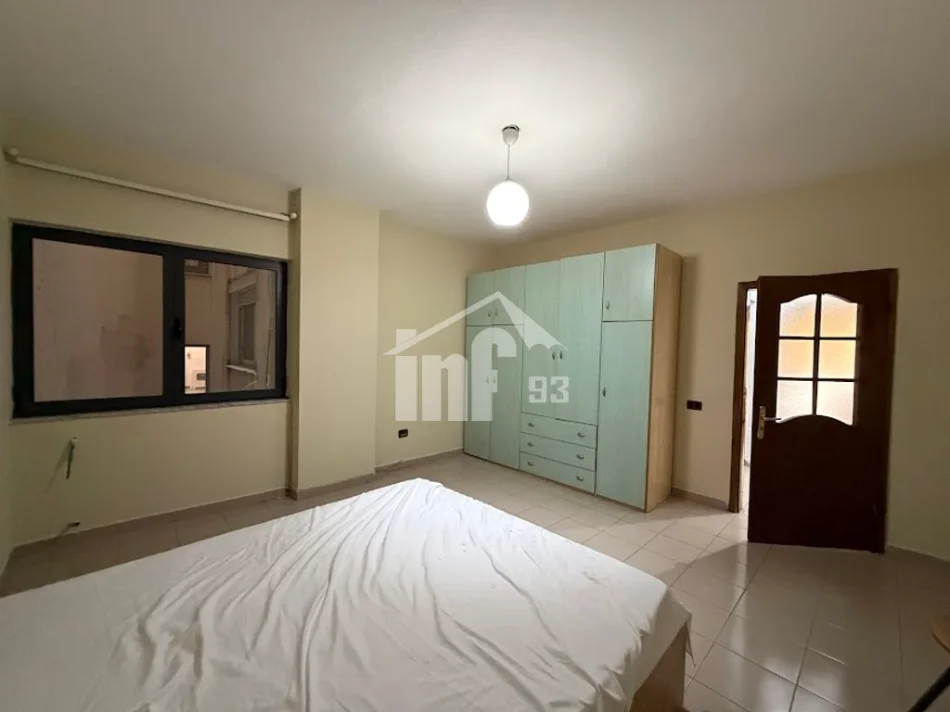 Tirane, shitet apartament 2+1+Ballkon Kati 3, 124 m² 340.000 € (PRANË QENDRËS)