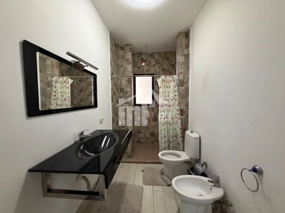 Tirane, shitet apartament 2+1+Ballkon Kati 3, 124 m² 340.000 € (PRANË QENDRËS)