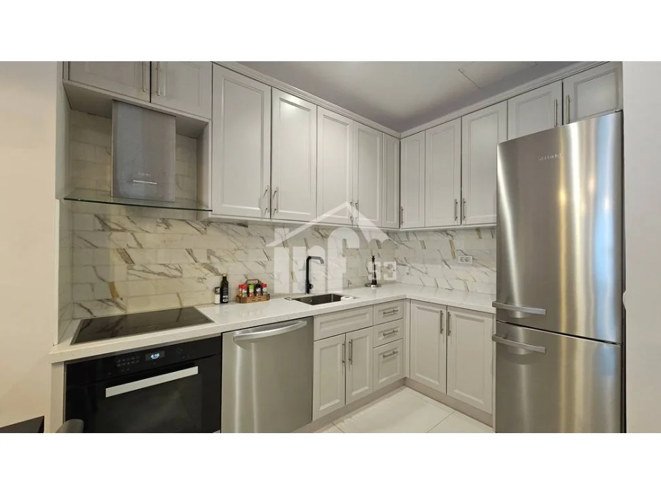 Tirane, jepet me qera apartament 2+1 Kati 7, 115 m² 1.700 € (“AMBASADOR 3” PRANË PARKUT DHE LIQENIT)