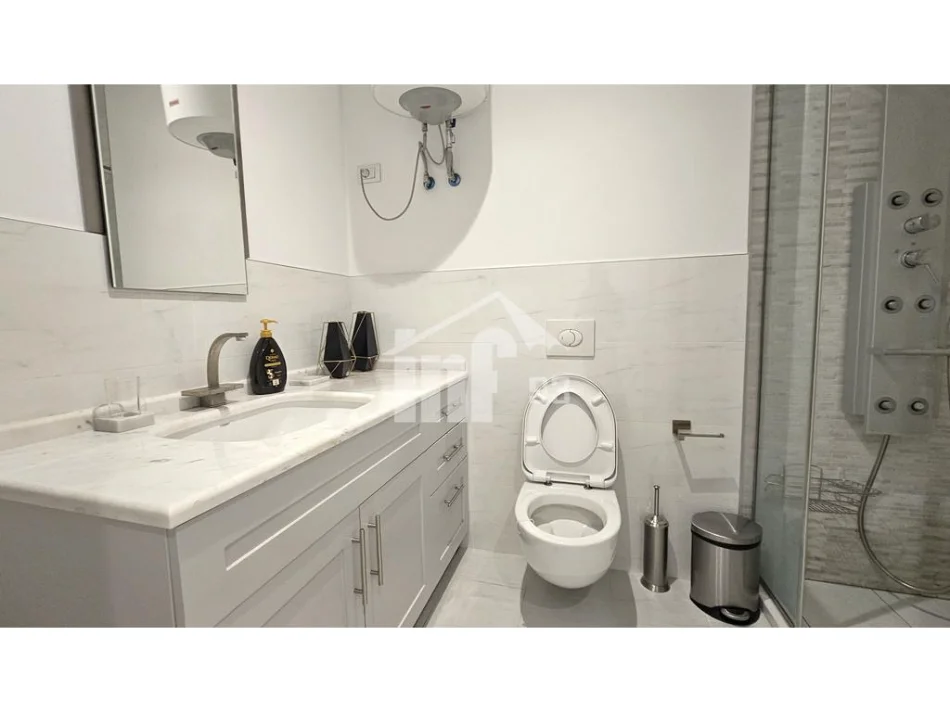 Tirane, jepet me qera apartament 2+1 Kati 7, 115 m² 1.700 € (“AMBASADOR 3” PRANË PARKUT DHE LIQENIT)