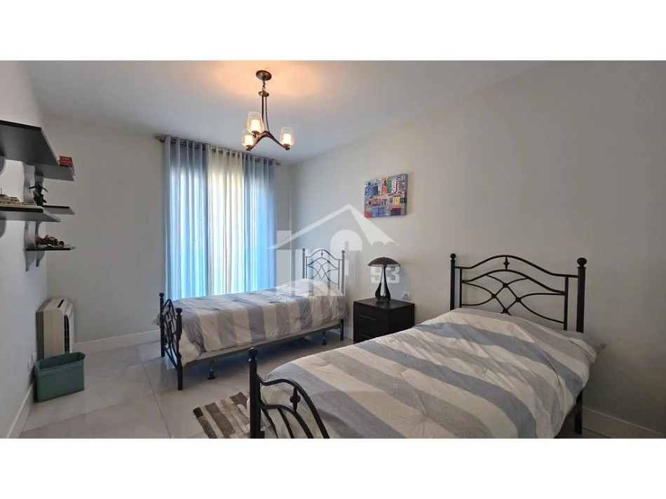 Tirane, jepet me qera apartament 2+1 Kati 7, 115 m² 1.700 € (“AMBASADOR 3” PRANË PARKUT DHE LIQENIT)