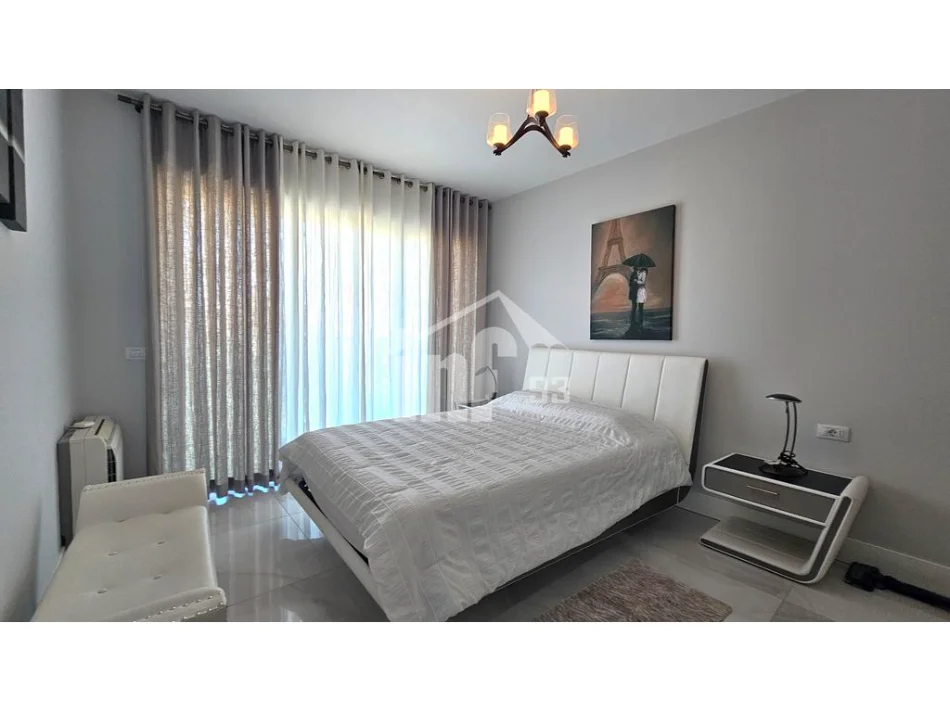 Tirane, jepet me qera apartament 2+1 Kati 7, 115 m² 1.700 € (“AMBASADOR 3” PRANË PARKUT DHE LIQENIT)