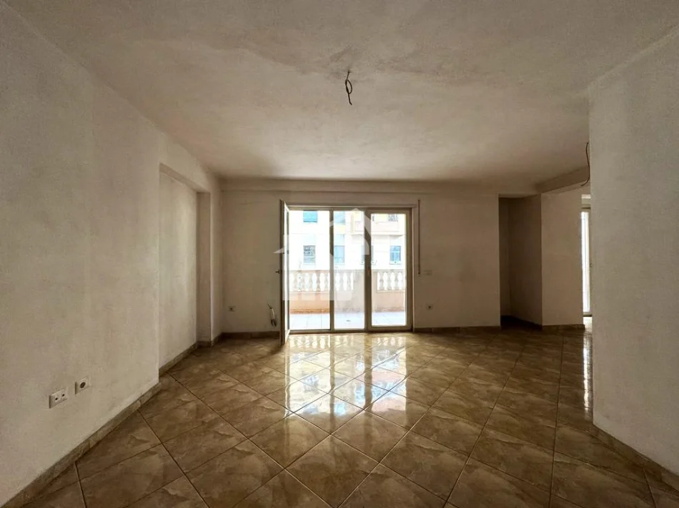 Tirane, shitet apartament 2+1 Kati 3, 137 m² 411.000 € (50 M NGA SHESHI “SKËNDERBEJ”, NË QENDËR)