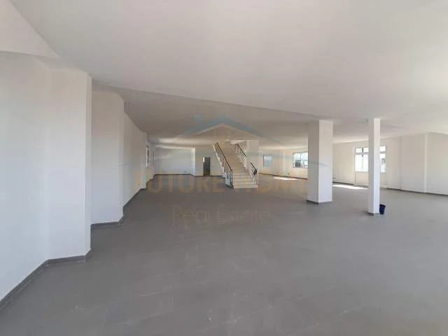 Durres, jepet me qera apartament Kati 2, 750 m² 1.300 Euro (Shkozet)