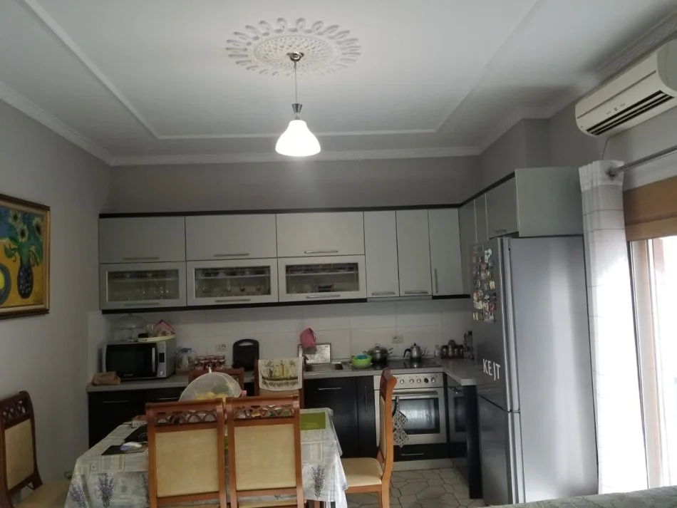 Tirane, shitet Vile 3 Katshe , 725 m² 730.000 € (Selite (VR005))