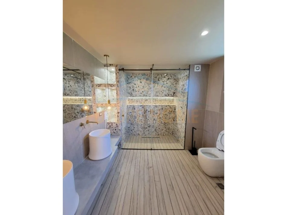 Tirane, shitet Vile 2 Katshe Kati 2, 917 m² 800.000 € (Daias)