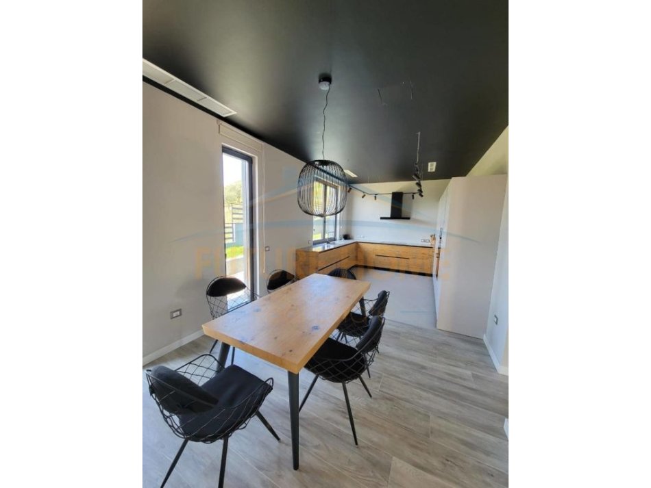 Tirane, shitet Vile 2 Katshe Kati 2, 917 m² 800.000 € (Daias)