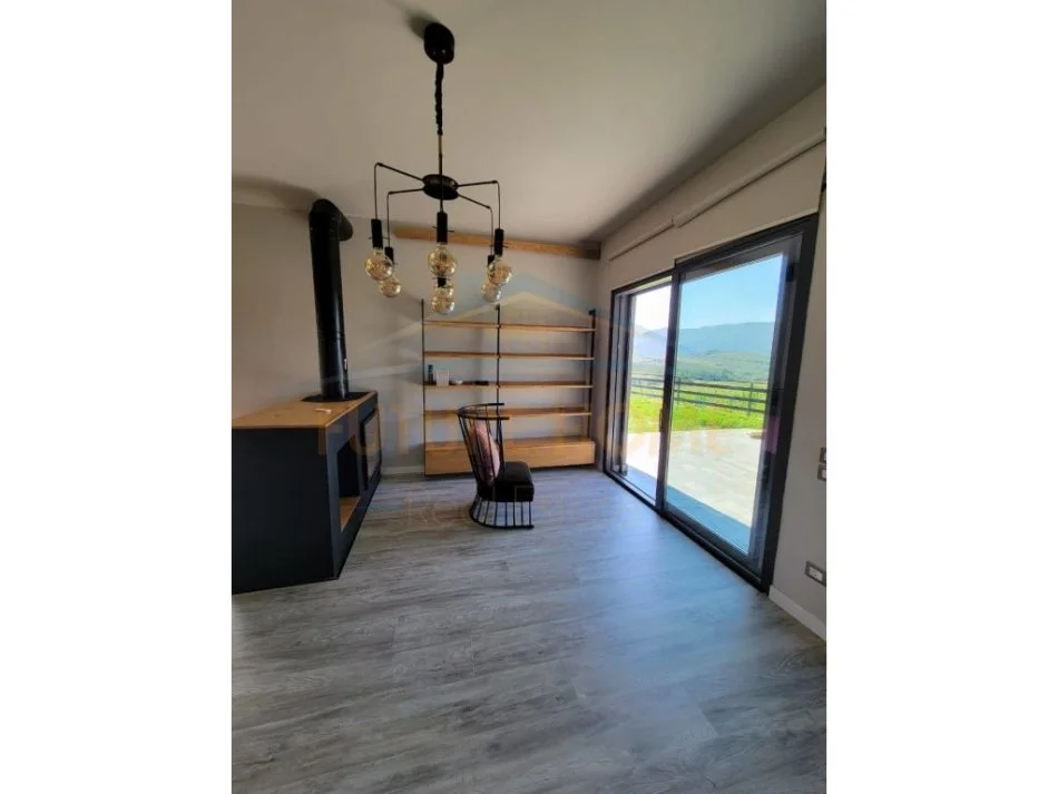 Tirane, shitet Vile 2 Katshe Kati 2, 917 m² 800.000 € (Daias)