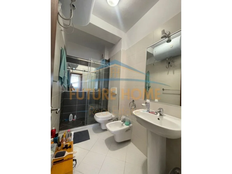 Tirane, jepet me qera apartament duplex 3+1+Ballkon Kati 4, 166 m² 1.000 € (Kodra E Diellit)