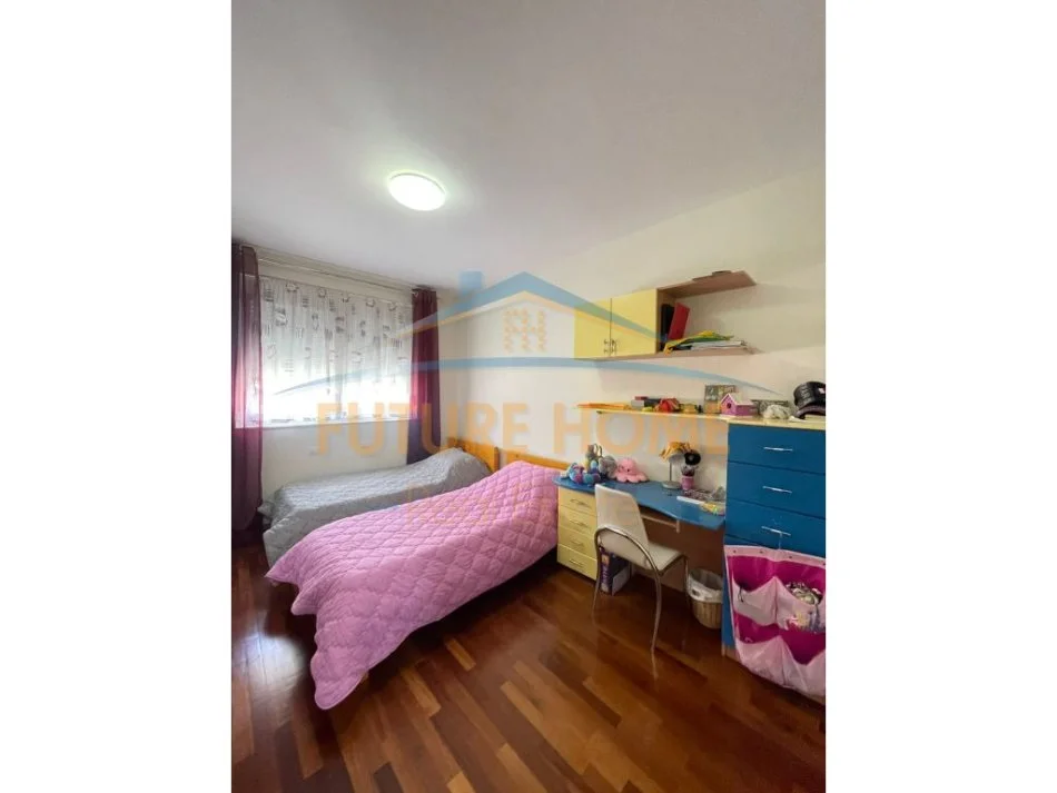 Tirane, jepet me qera apartament duplex 3+1+Ballkon Kati 4, 166 m² 1.000 € (Kodra E Diellit)