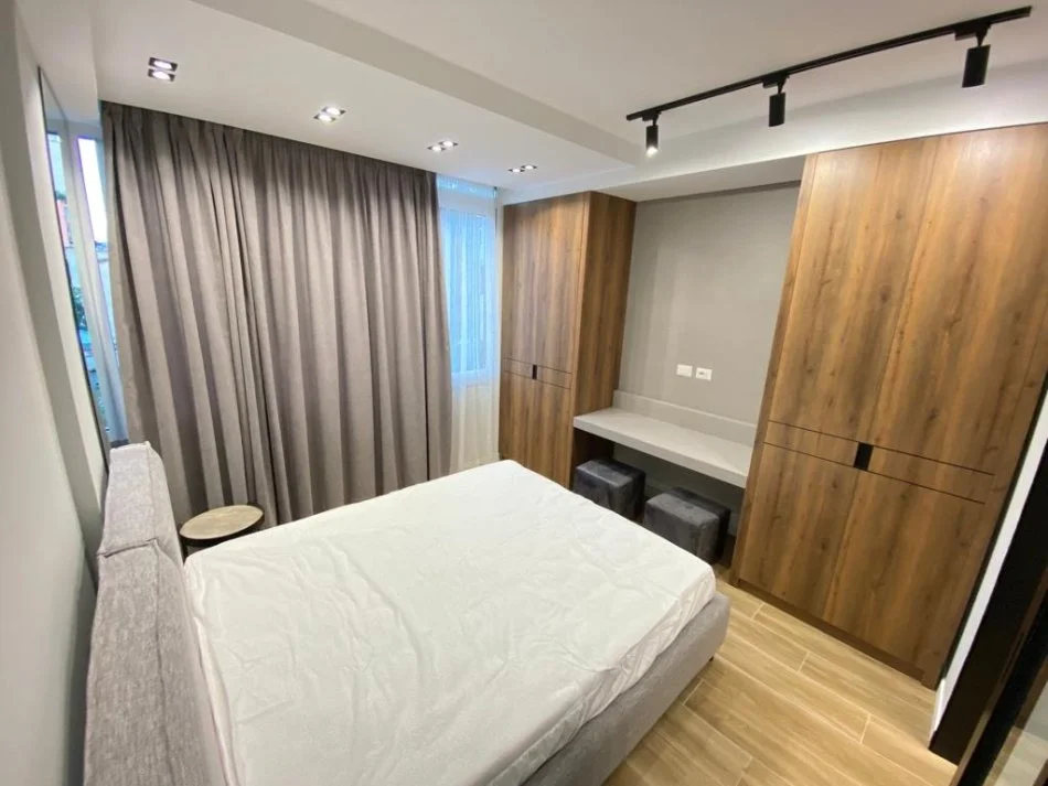 Tirane, jepet me qera apartament 1+1 Kati 3, 45 m² 450 € (Rruga sander prosi)