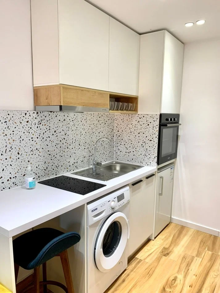 Tirane, shitet garsonier 1+1 Kati 4, 43 m² 140.000 € (Rruga Fortuzi)