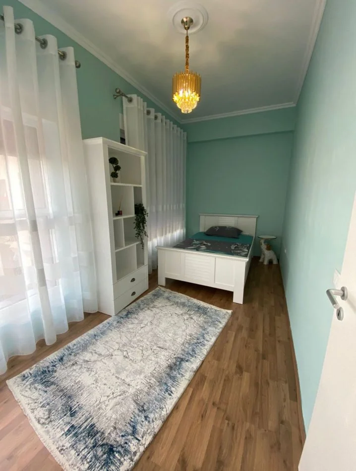 Tirane, jepet me qera apartament 2+1+Ballkon Kati 1, 80 m² 500 € (Rruga Pasho Hysa)