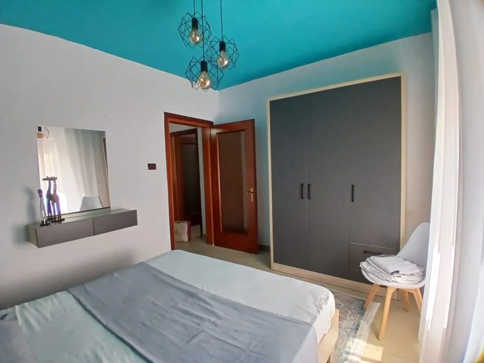 Tirane, jepet me qera apartament 1+1+Ballkon Kati 2, 74 m² 650 € 