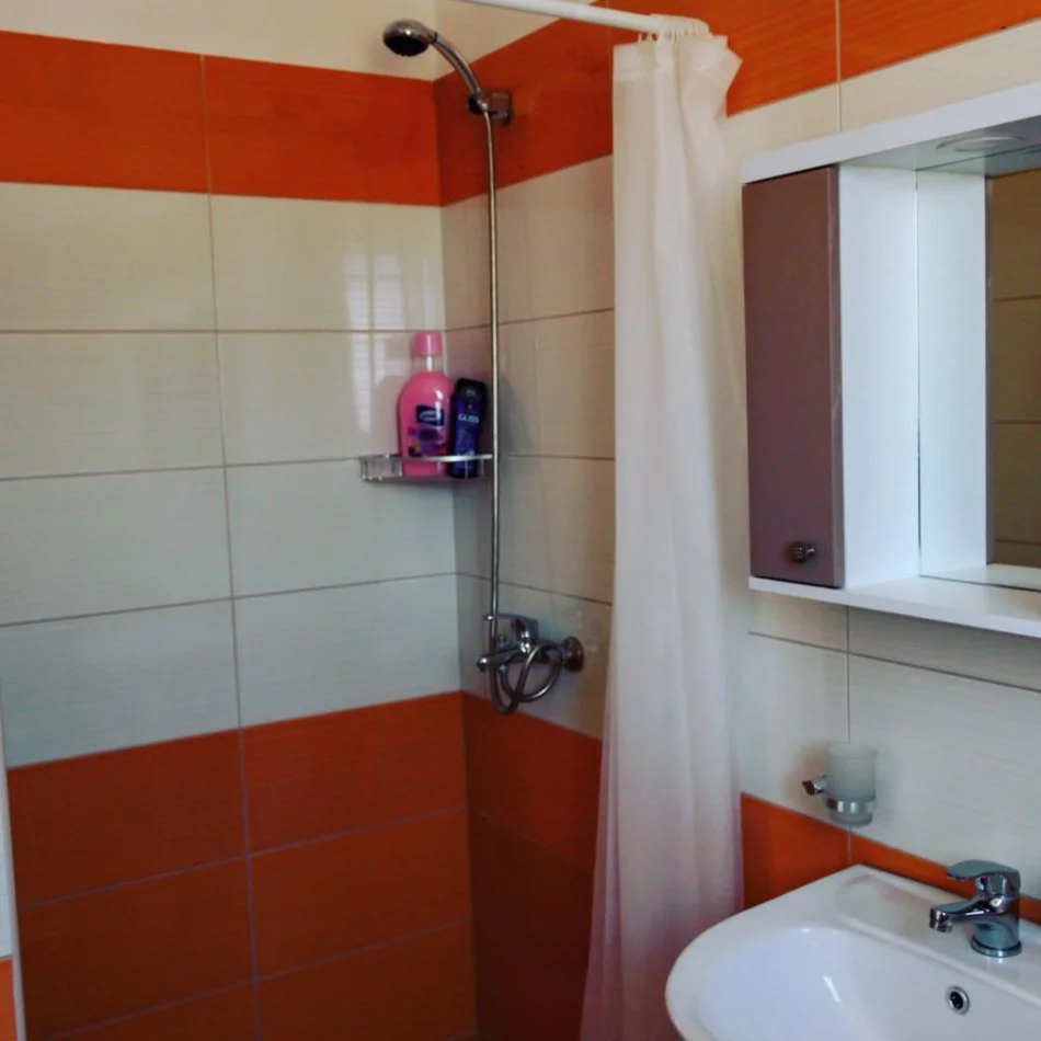 Vlore, jepet me qera garsonier 1+1 Kati 7, 250 € (Gjergj Kastrioti)