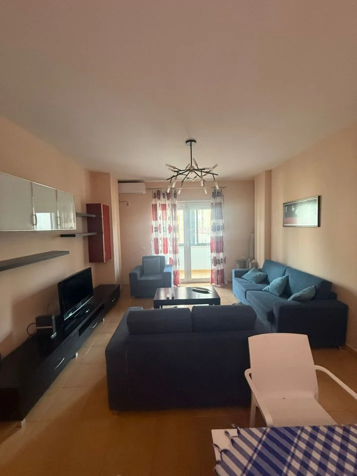 Tirane, jepet me qera apartament duplex 2+1 Kati 2, 100 m² 880 € (Rruga Mustafa Matohiti)