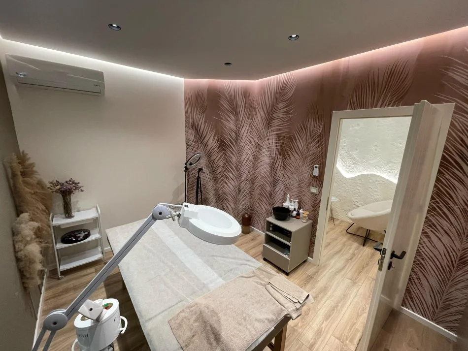 Tirane, jepet me qera ambjent biznesi Kati 0, 100 m² 600 € (Rruga Kosovarëve)