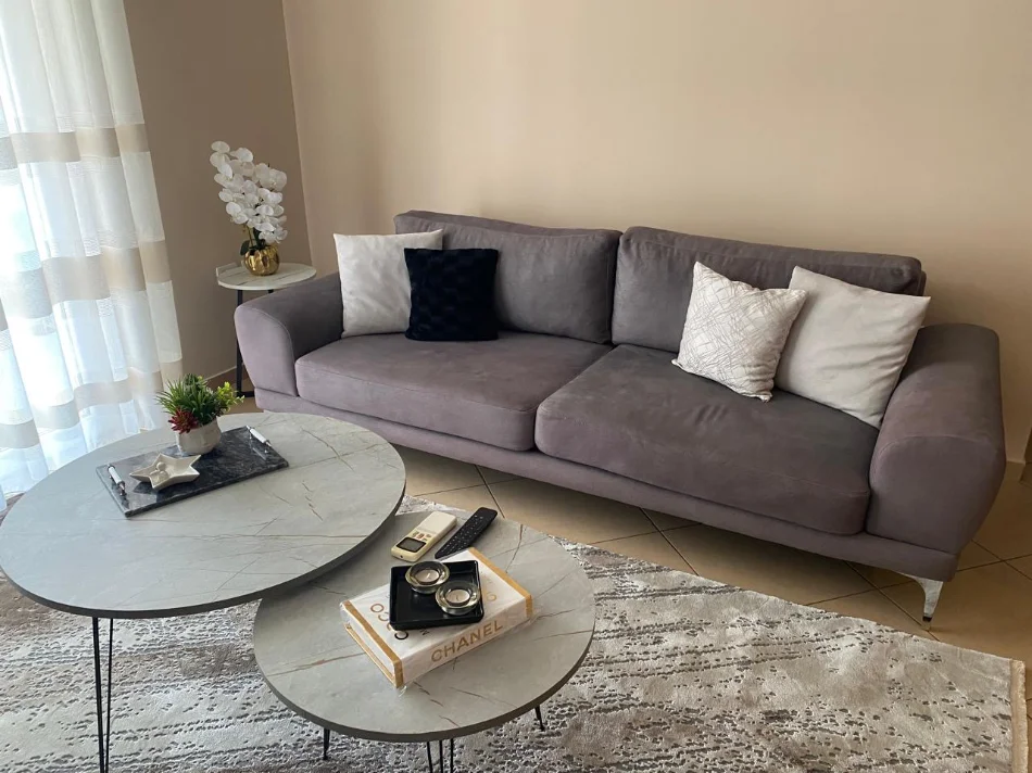 Tirane, jepet me qera apartament 1+1+Ballkon Kati 4, 68 m² 600 € (Rruga e kavajes)