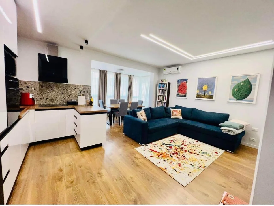 Tirane, shitet apartament 2+1 , 100 m² 198.000 € (Qendra Kristal)