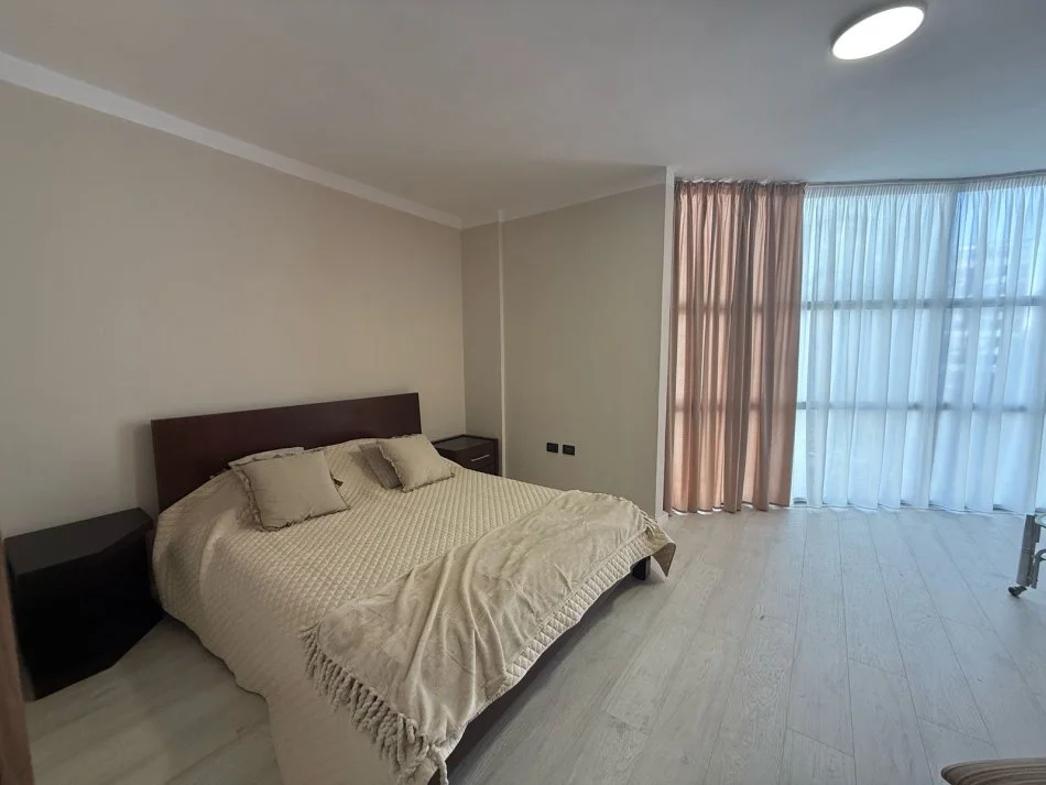 Tirane, jepet me qera apartament 2+1+Ballkon Kati 3, 115 m² 500 € (JEPET APARTAMENT 2+1 ME QIRA YZBERISHT)