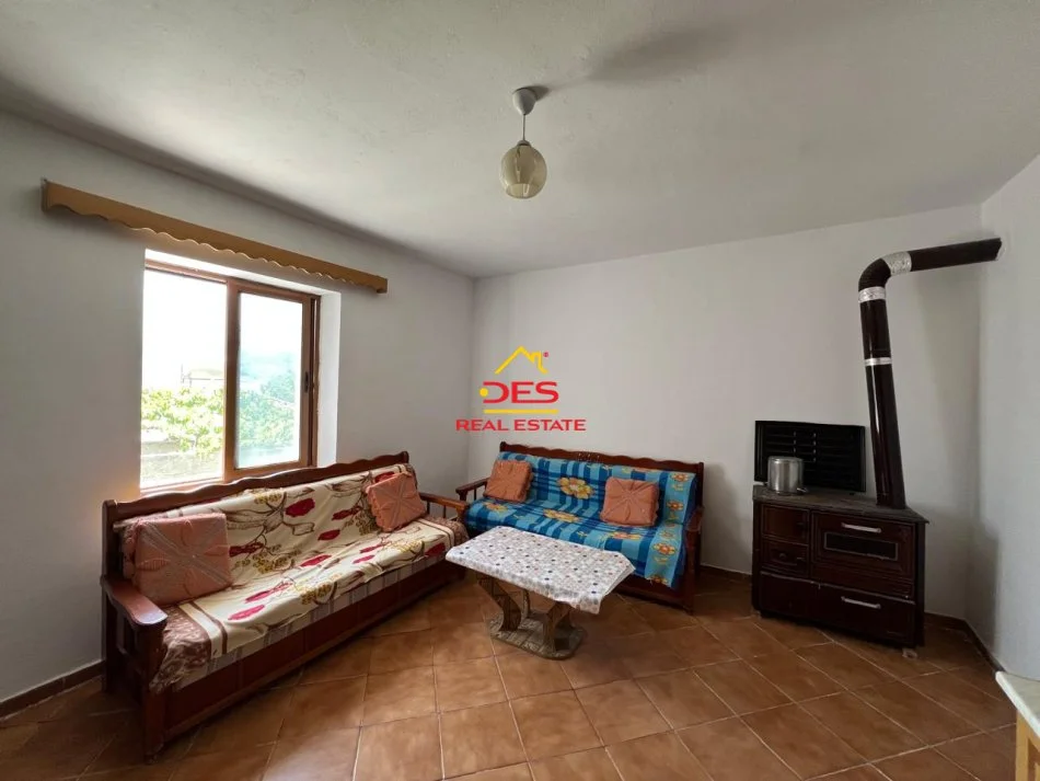 Vlore, shitet shtepi 1+1+Ballkon Kati 0, 94 m² 75.000 € (Kotë)