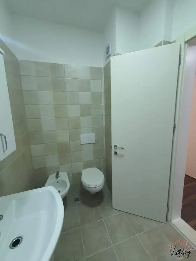 Tirane, jepet me qera apartament 2+1 Kati 2, 110 m² 700 Euro (Ish Fusha e Aviacionit)